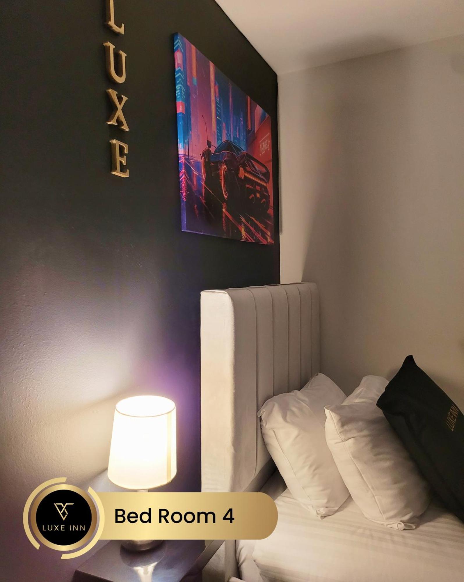 4 Bedroom House, Heathrow Airport, Luxe Inn Colnbrook Екстер'єр фото