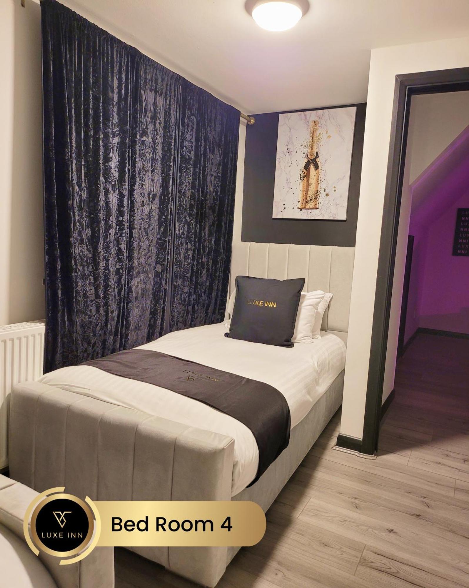 4 Bedroom House, Heathrow Airport, Luxe Inn Colnbrook Екстер'єр фото