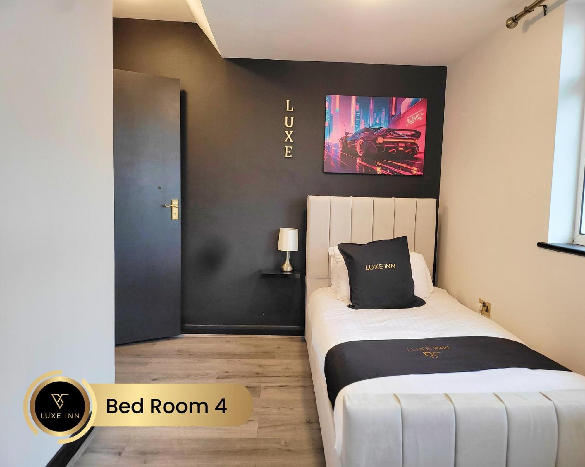 4 Bedroom House, Heathrow Airport, Luxe Inn Colnbrook Екстер'єр фото