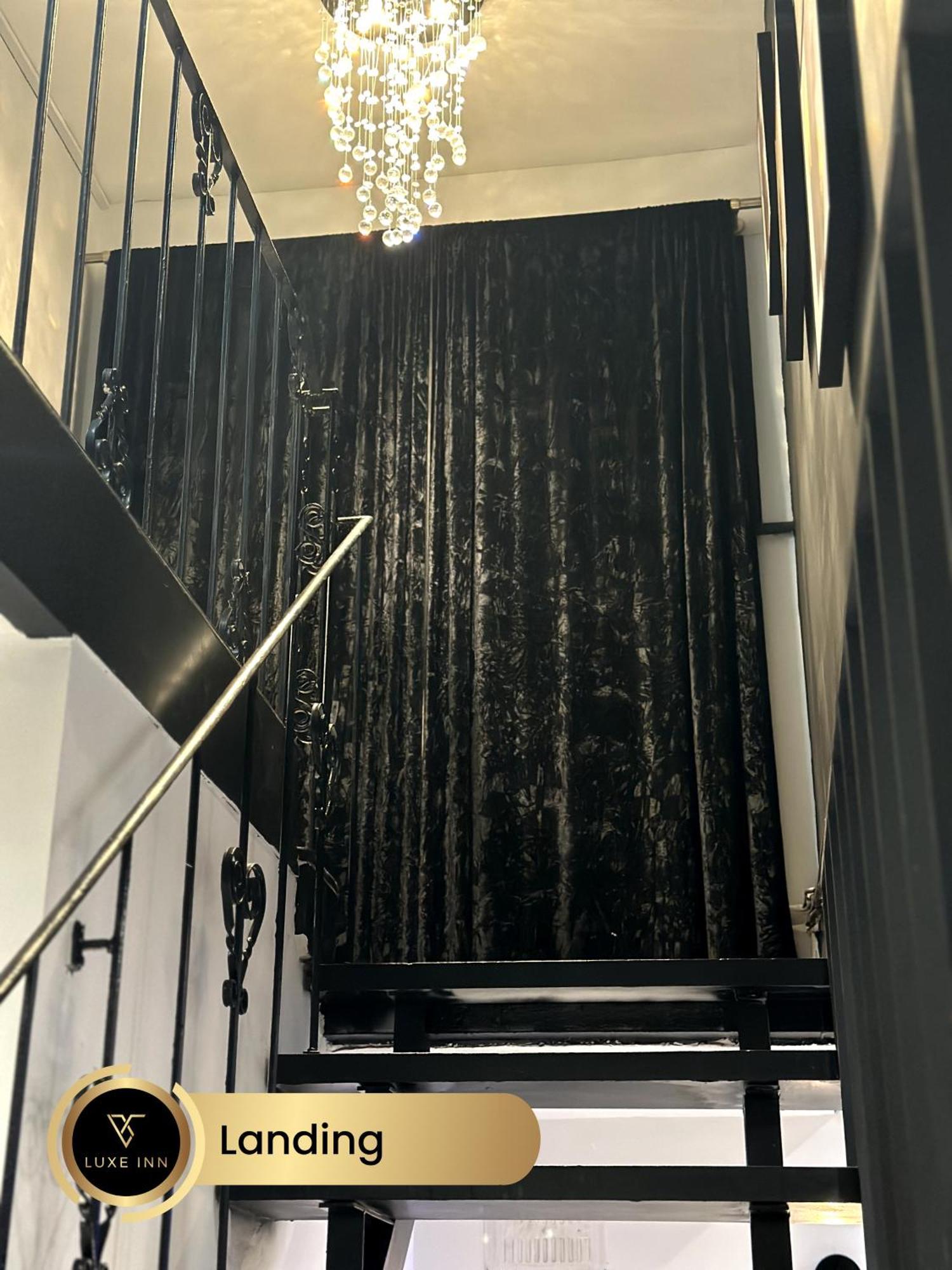 4 Bedroom House, Heathrow Airport, Luxe Inn Colnbrook Екстер'єр фото
