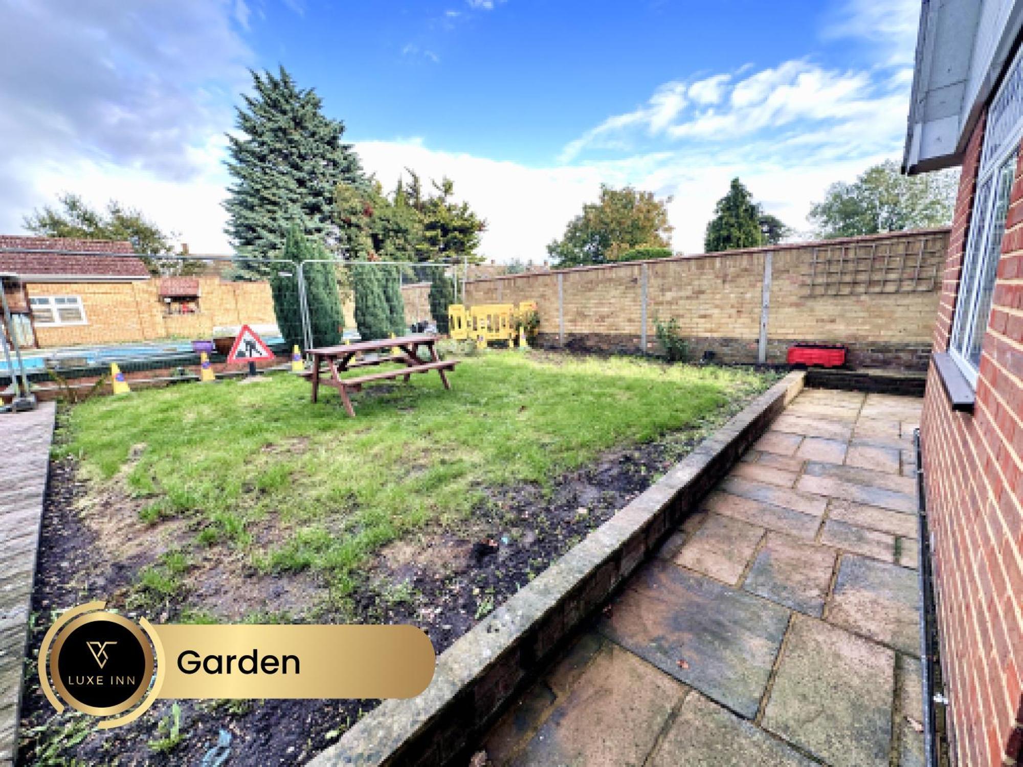 4 Bedroom House, Heathrow Airport, Luxe Inn Colnbrook Екстер'єр фото