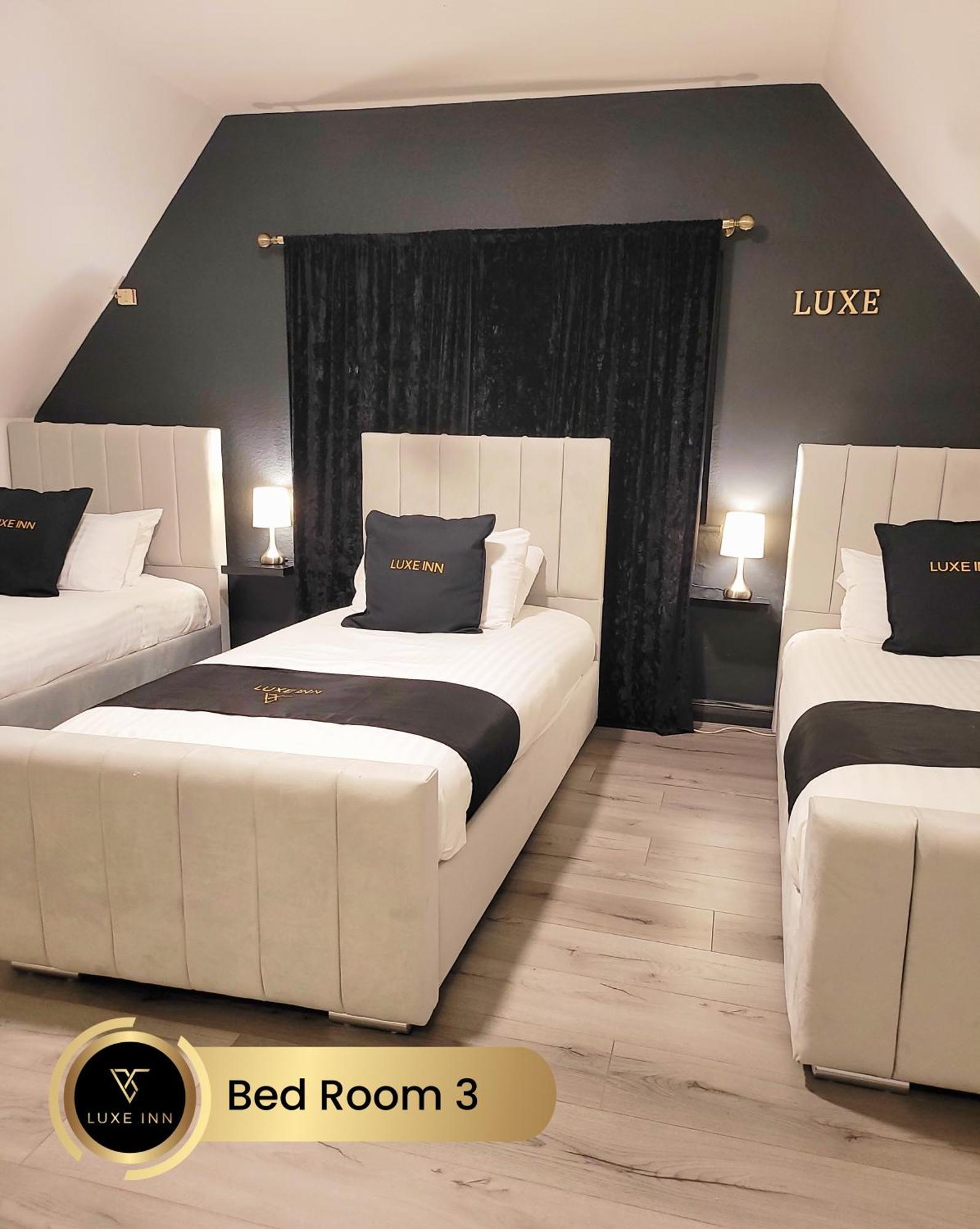4 Bedroom House, Heathrow Airport, Luxe Inn Colnbrook Екстер'єр фото