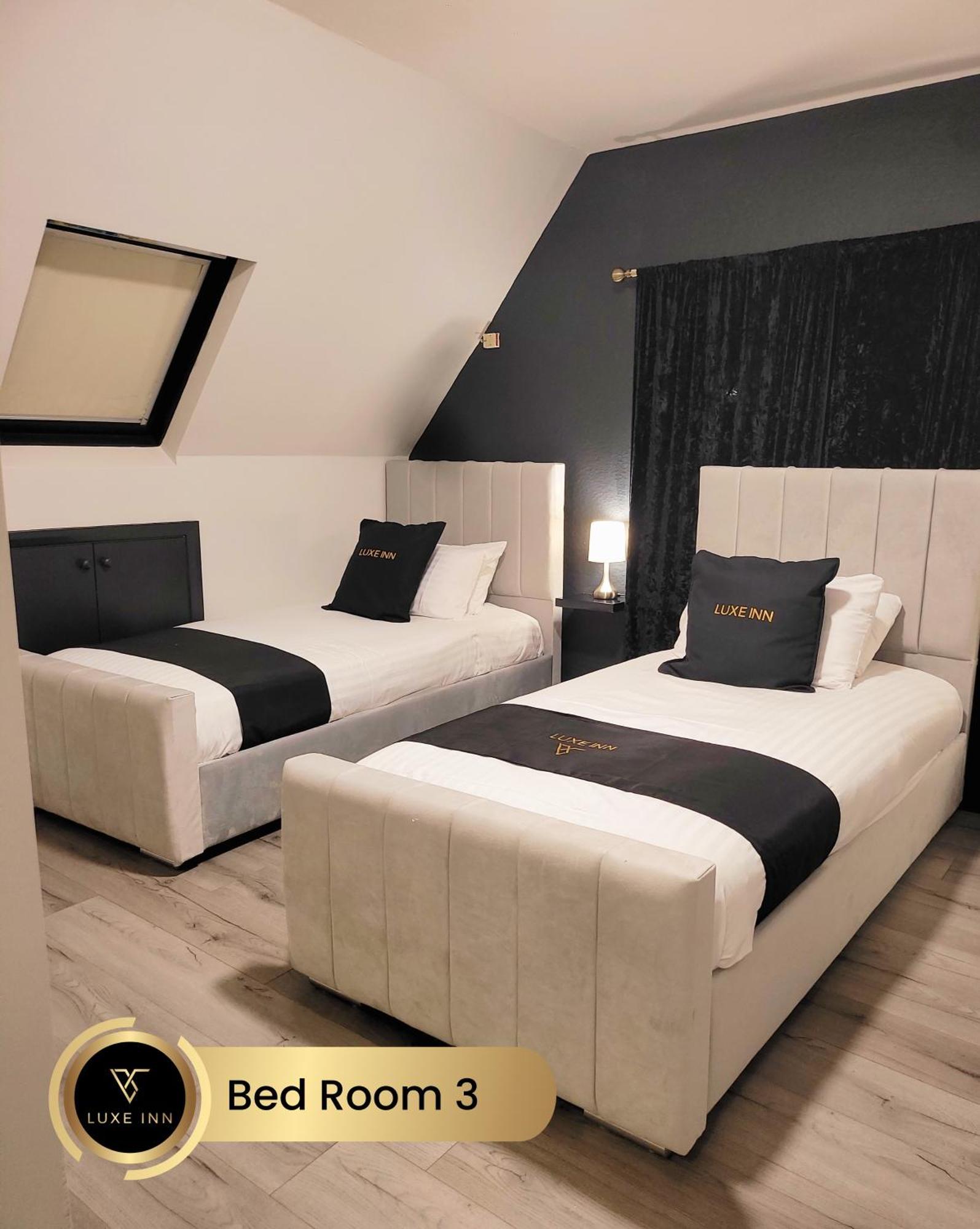 4 Bedroom House, Heathrow Airport, Luxe Inn Colnbrook Екстер'єр фото