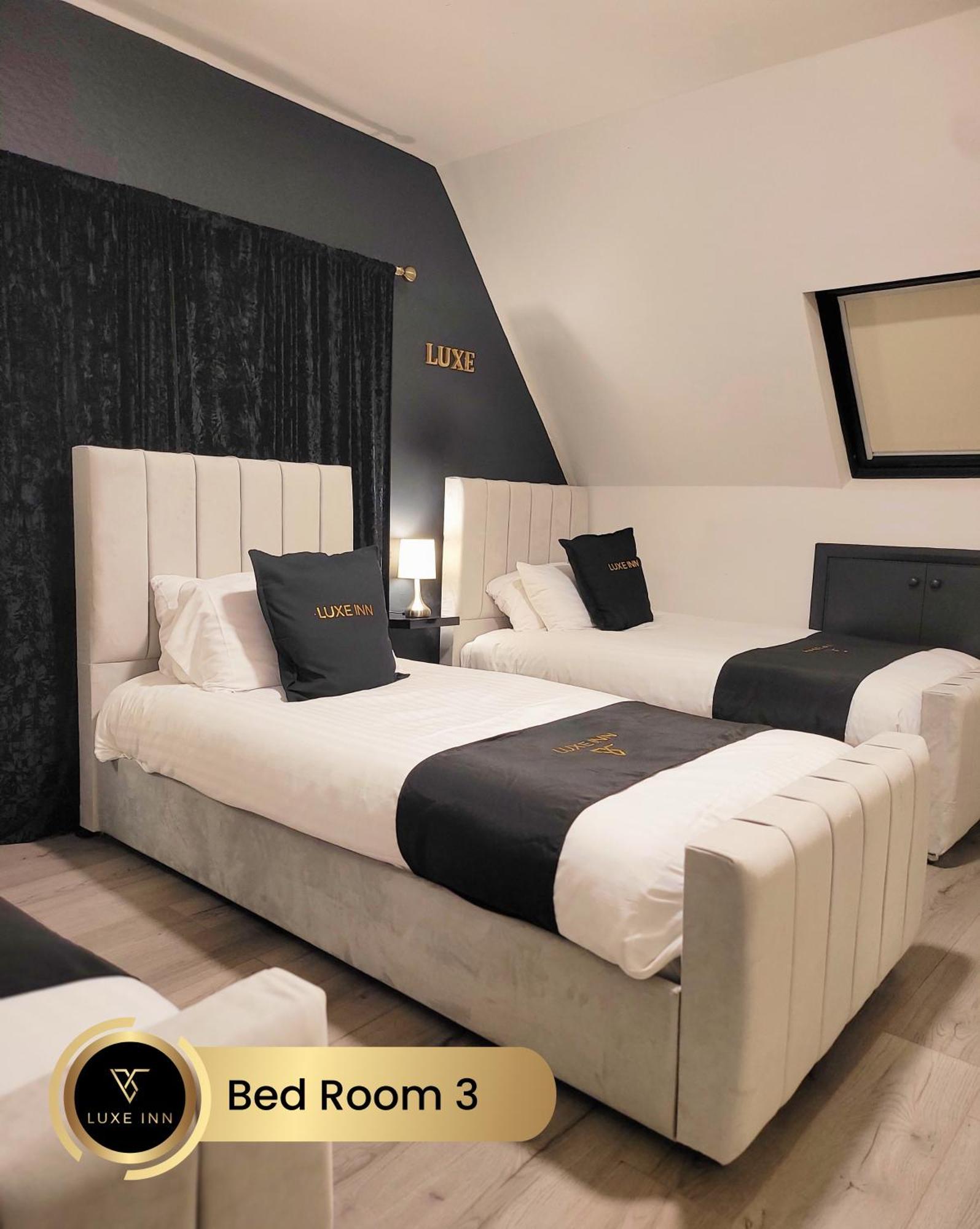 4 Bedroom House, Heathrow Airport, Luxe Inn Colnbrook Екстер'єр фото
