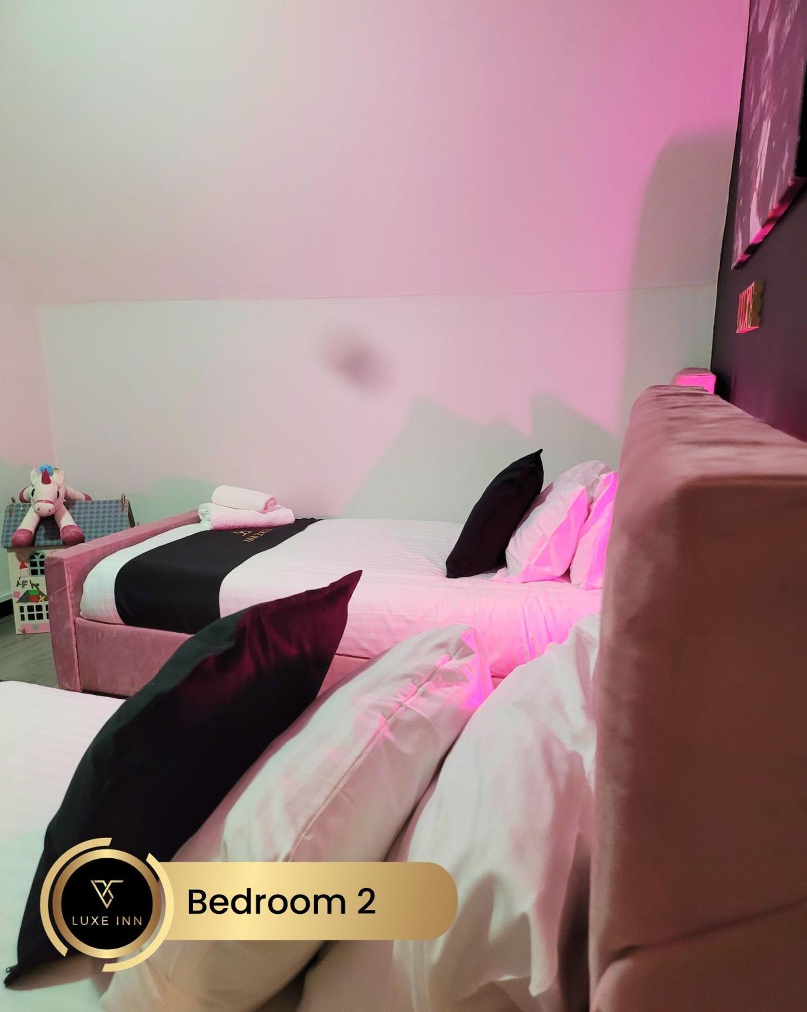 4 Bedroom House, Heathrow Airport, Luxe Inn Colnbrook Екстер'єр фото