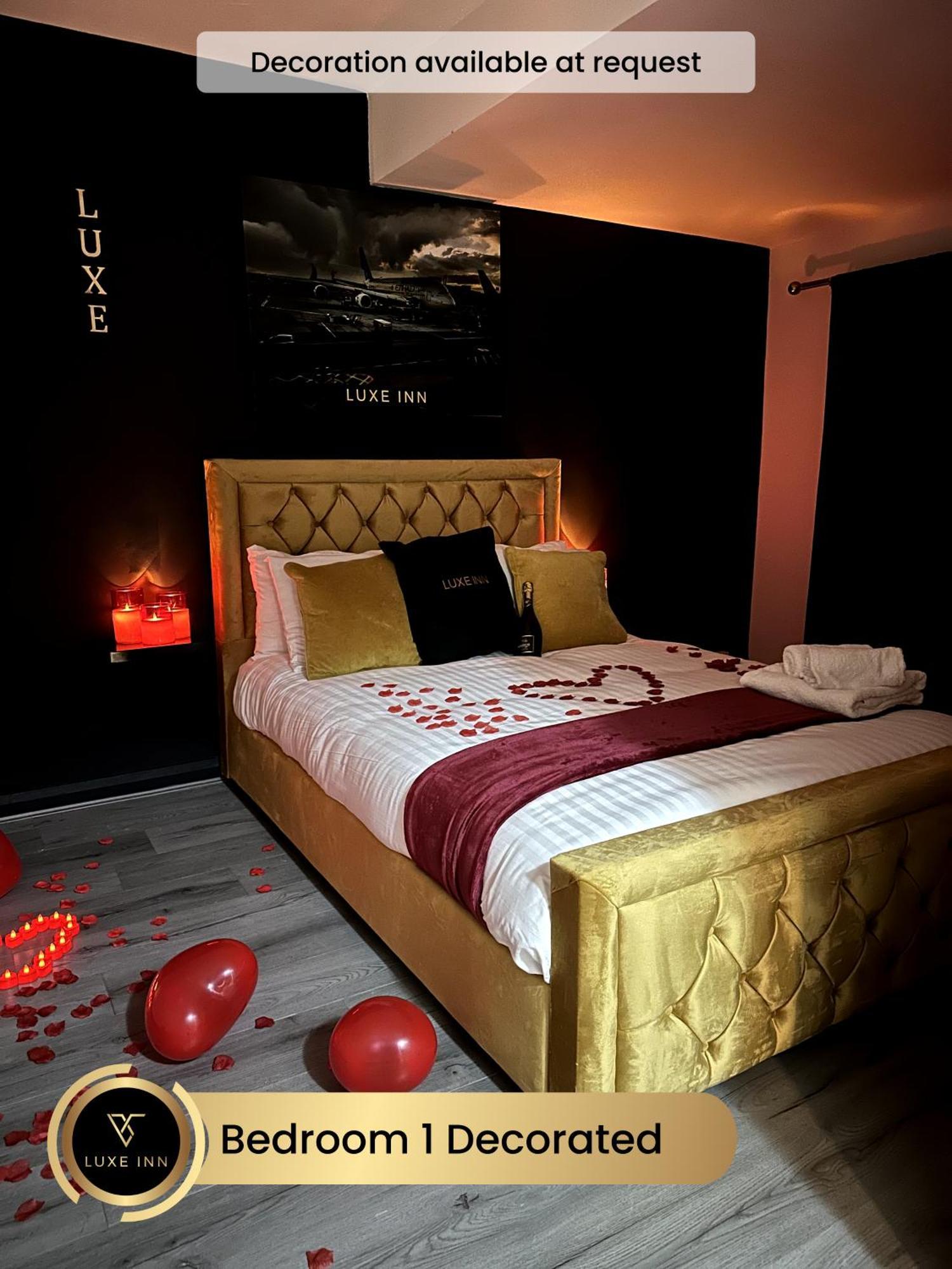 4 Bedroom House, Heathrow Airport, Luxe Inn Colnbrook Екстер'єр фото