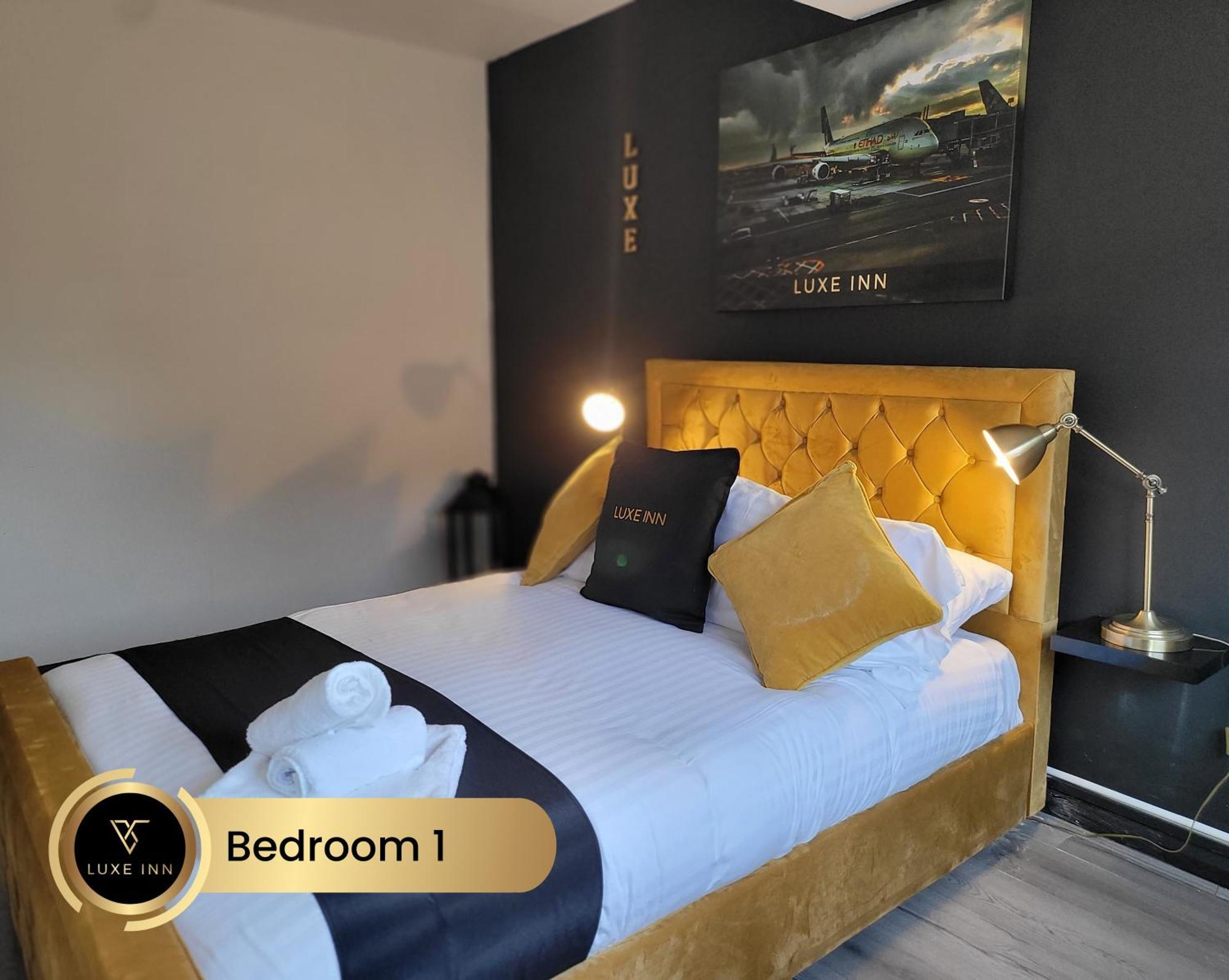 4 Bedroom House, Heathrow Airport, Luxe Inn Colnbrook Екстер'єр фото