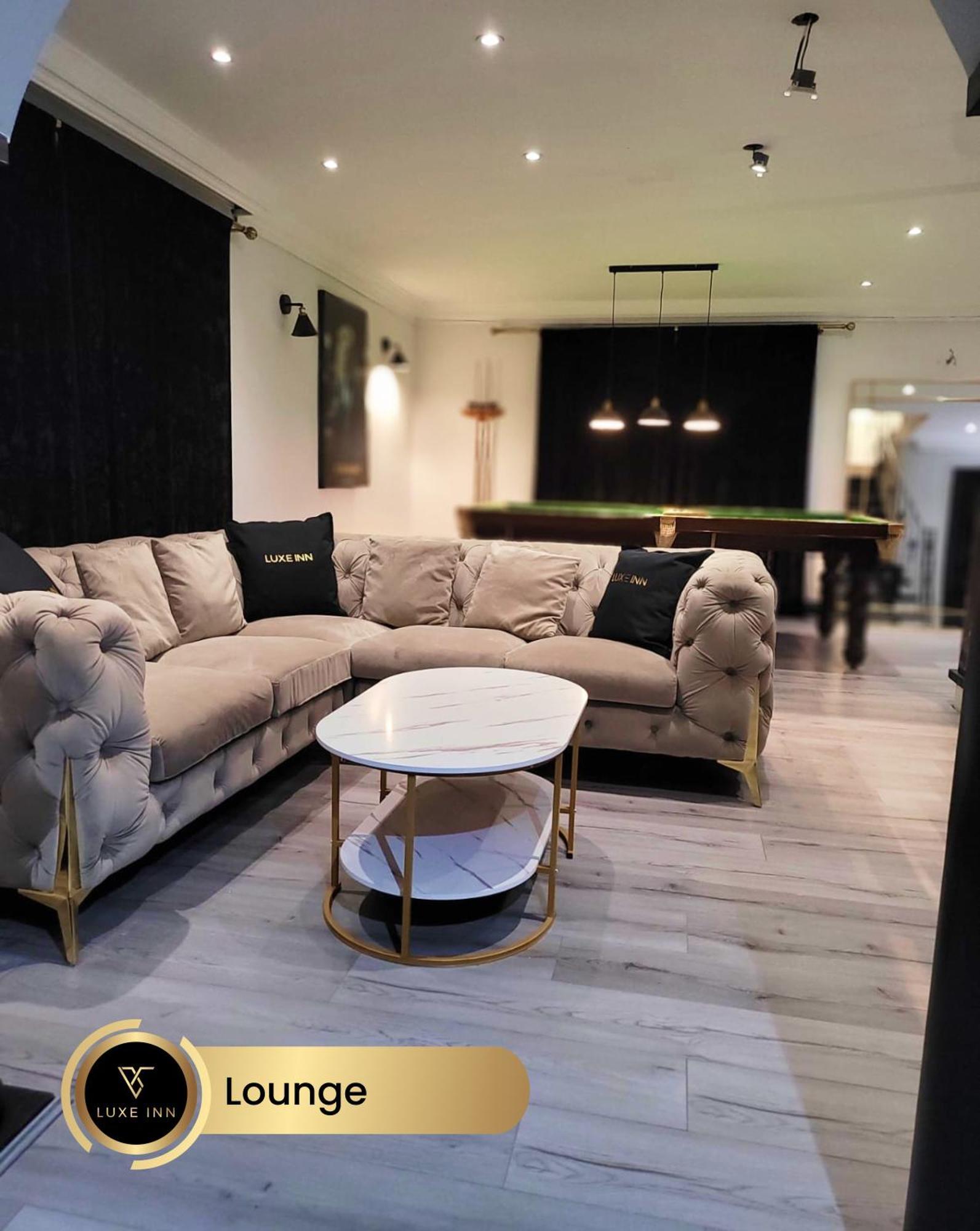 4 Bedroom House, Heathrow Airport, Luxe Inn Colnbrook Екстер'єр фото