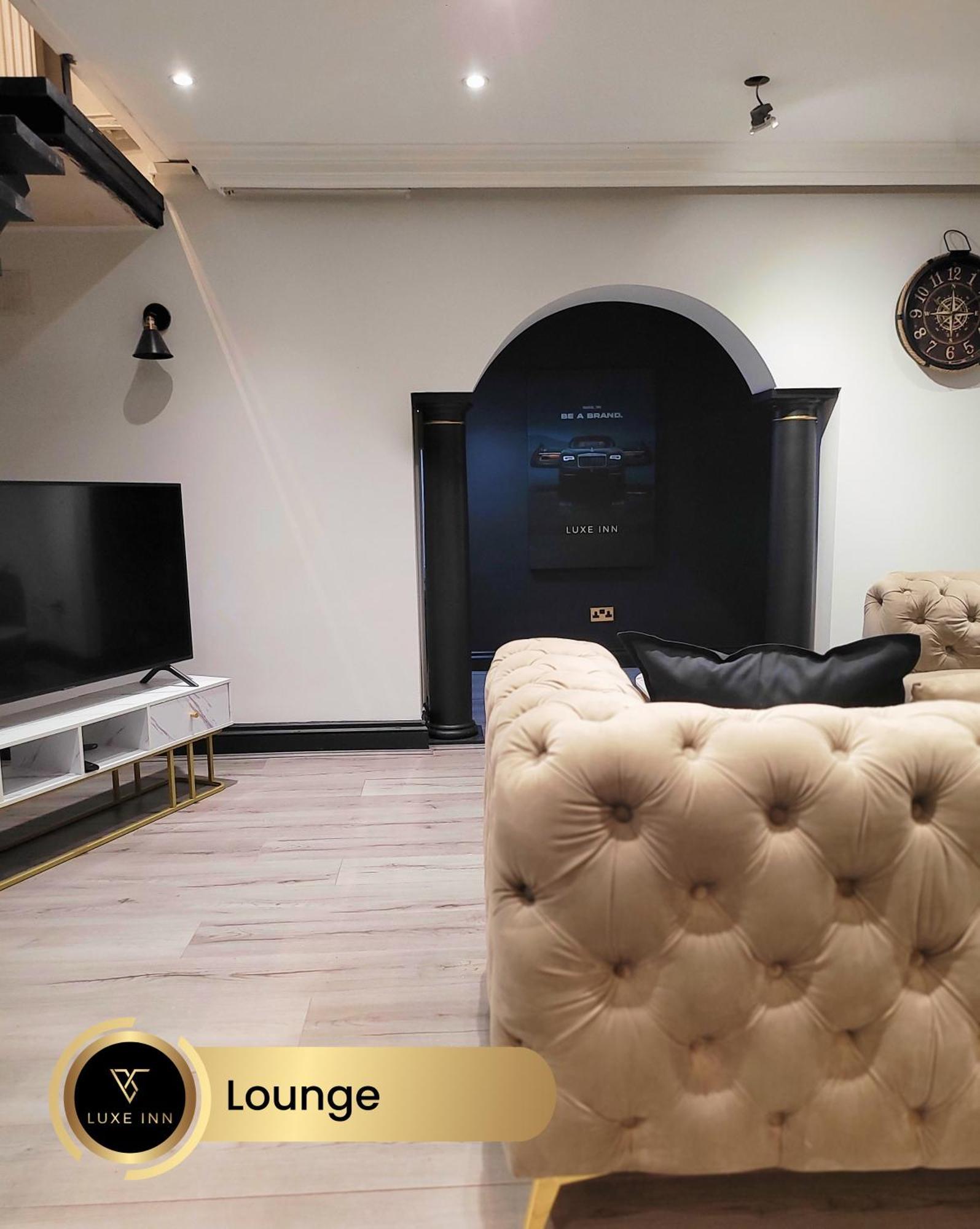 4 Bedroom House, Heathrow Airport, Luxe Inn Colnbrook Екстер'єр фото