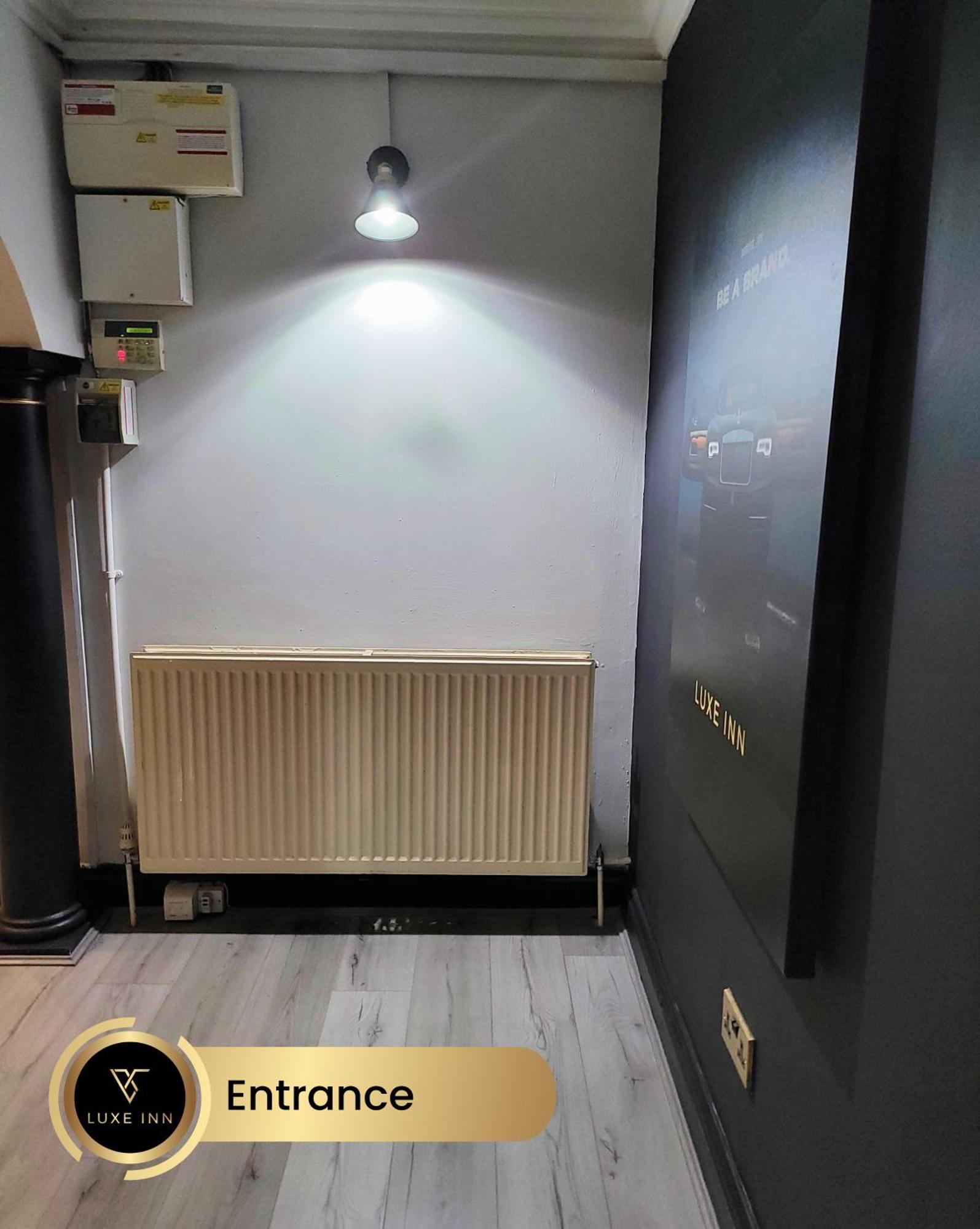 4 Bedroom House, Heathrow Airport, Luxe Inn Colnbrook Екстер'єр фото